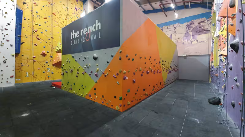 Traverse Wall